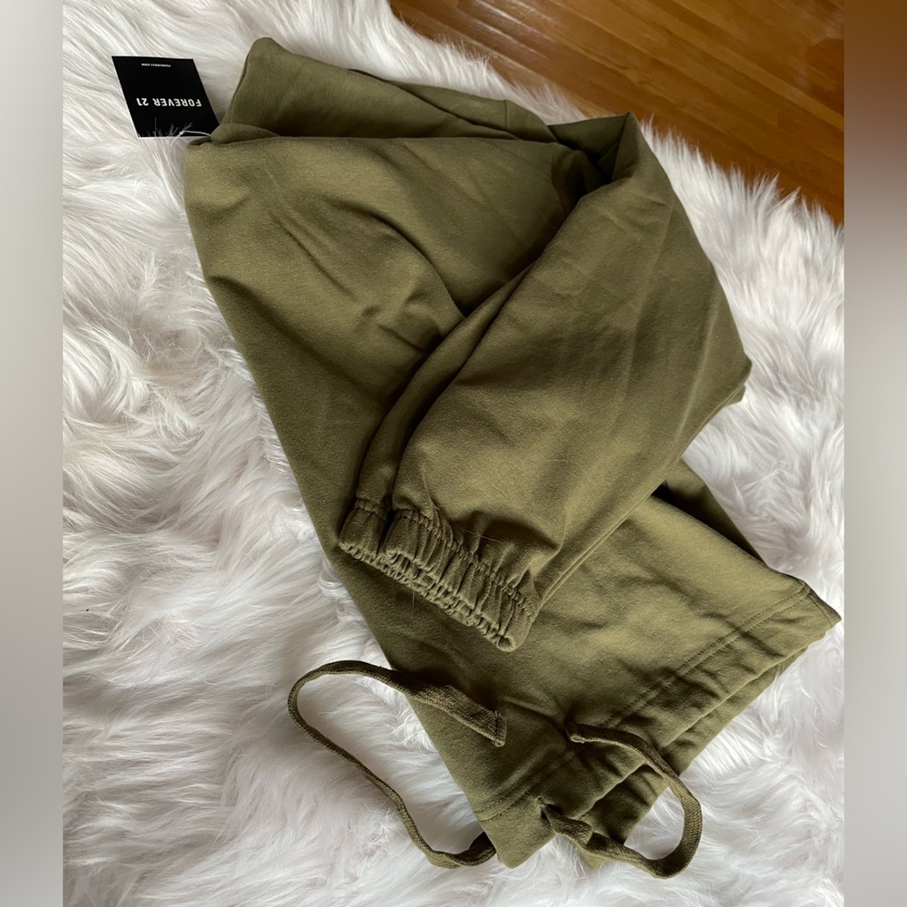 Forever 21 cropped hoodie green small